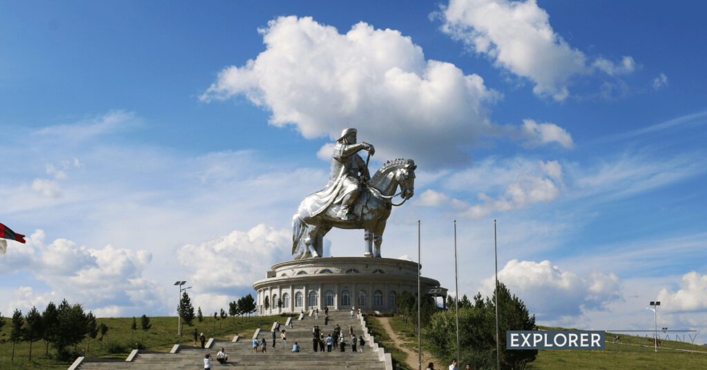 Chinggis Khaan Equestrian Statue