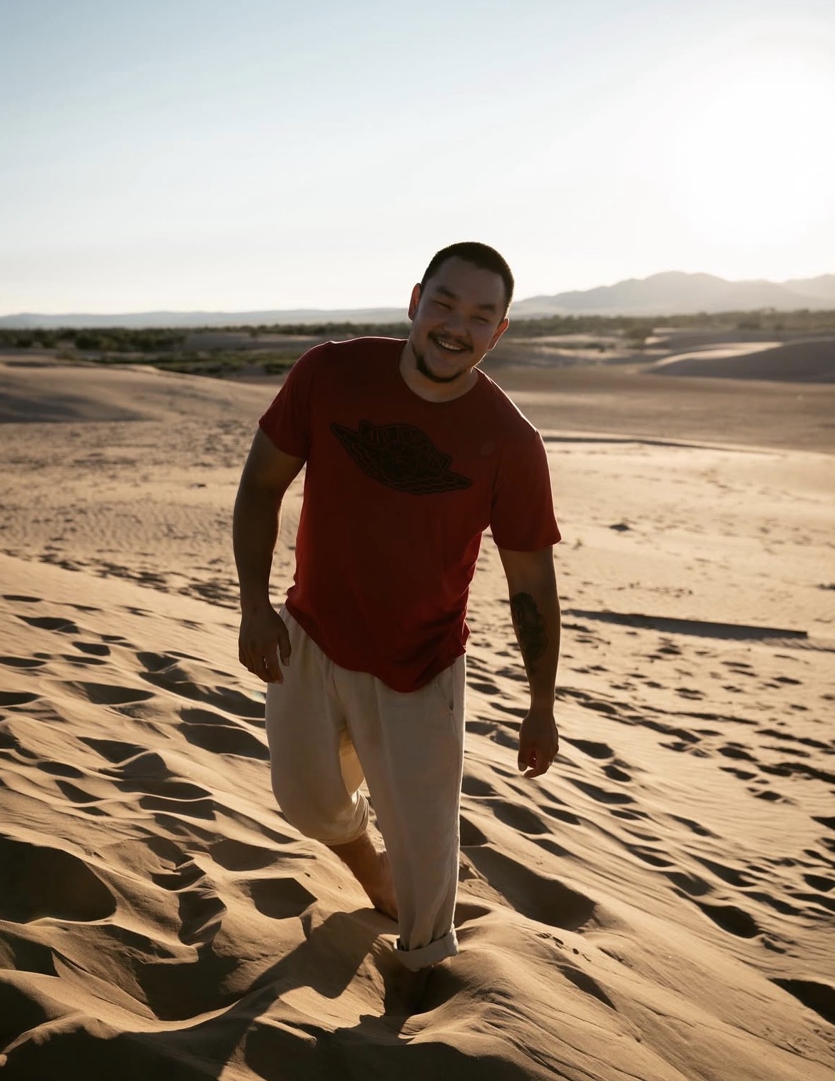 Mo - wildlife photographer in Mongolia and tour guide for the Gobi wildlife observation tour