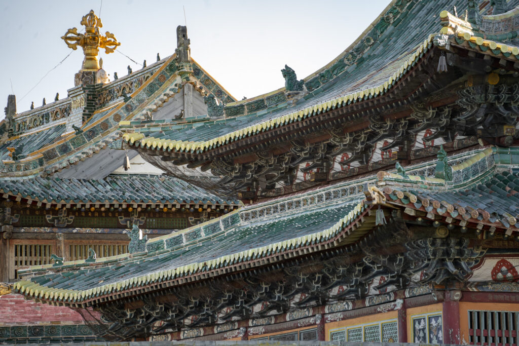 修道院的层层屋顶 